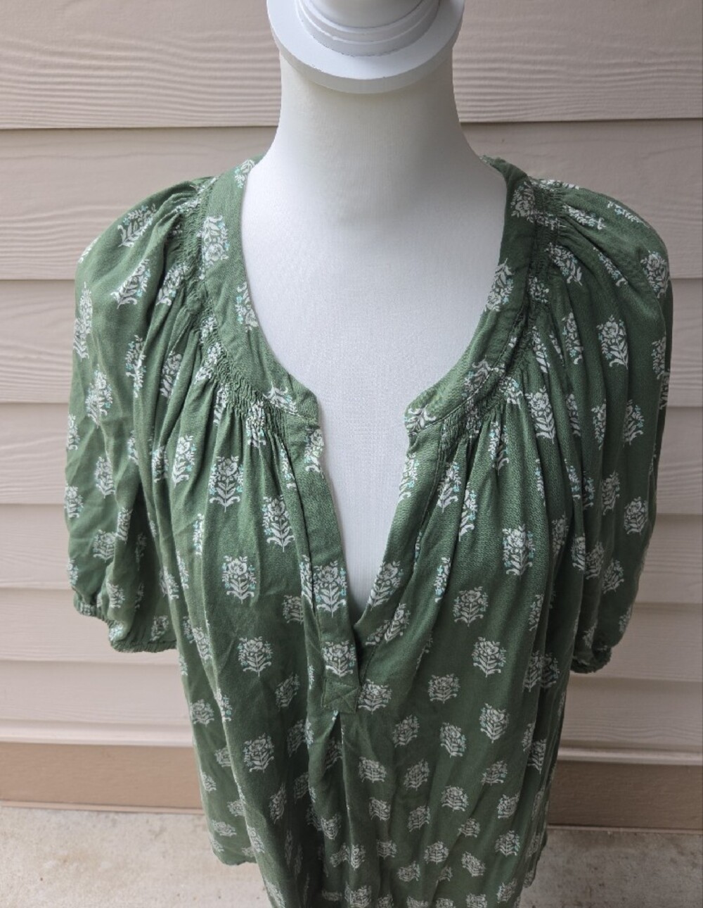Crown & Ivy Women’s 2X Olive Green Floral Peasant Tunic - Picture 2 of 12